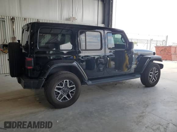 2024 Jeep Wrangler Sahara z VIN 1C4PJXEG0RW286100, wystawiony jako Copart lot #72069405 z przebiegiem 15 560 mil mil oraz Szkoda całkowita • Salvage title. Historia ofert i sprzedaży dostępna na DreamBid. Obrazek 3.