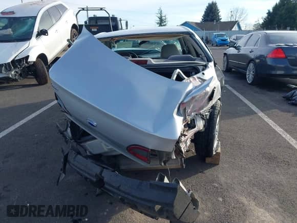 2005 Chevrolet Malibu Classic z VIN 1G1ND52F55M194185, wystawiony jako IAAI lot #41534541 z przebiegiem Nie podano mil oraz . Historia ofert i sprzedaży dostępna na DreamBid. Obrazek 17.