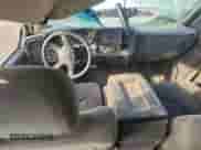 2005 Chevrolet Silverado 2500HD LS с VIN 1GCHK23225F941993, выставлен на аукционе Copart как лот 63600455 с пробегом Не указан миль и Списание • Salvage title. История ставок и продаж доступна на DreamBid. Изображение 8.