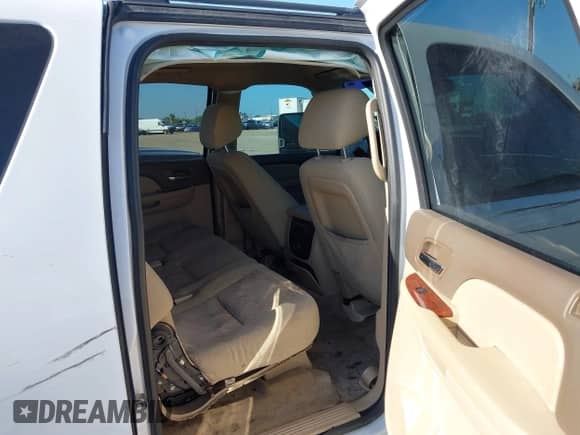 2013 Chevrolet Suburban LS с VIN 1GNSCHE01DR159304, выставлен на аукционе IAAI как лот 43107620 с пробегом 225 821 миль миль и . История ставок и продаж доступна на DreamBid. Изображение 8.
