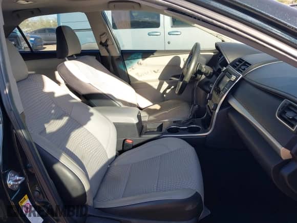 2015 Toyota Camry SE z VIN 4T1BF1FK8FU037736, wystawiony jako IAAI lot #43465661 z przebiegiem 112 758 mil mil oraz . Historia ofert i sprzedaży dostępna na DreamBid. Obrazek 5.