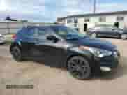 2015 Hyundai Veloster z VIN KMHTC6AD2FU220312, wystawiony jako Copart lot #65853685 z przebiegiem 46 683 mil mil oraz Szkoda całkowita • Salvage title. Historia ofert i sprzedaży dostępna na DreamBid. Obrazek 4.
