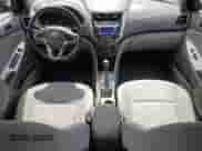 2014 Hyundai Accent SE z VIN KMHCU5AE1EU172235, wystawiony jako Copart lot #70777095 z przebiegiem 149 626 mil mil oraz Czysty tytuł • Clean title. Historia ofert i sprzedaży dostępna na DreamBid. Obrazek 8.