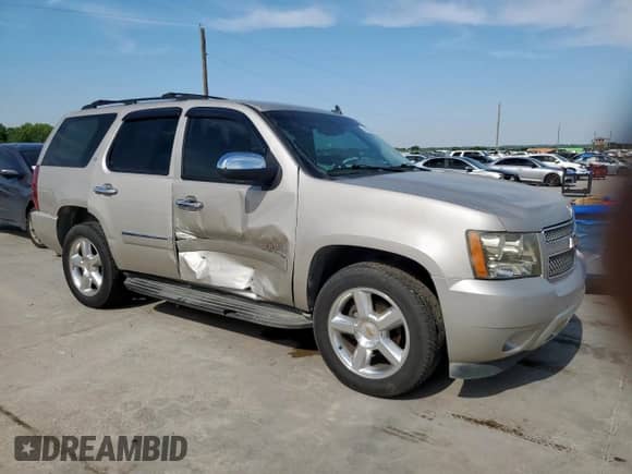 2009 Chevrolet Tahoe LTZ with VIN 1GNFC33039R294296, listed as a Copart auction lot 57059255 with 211,122 mi miles and Salvage title. Bid and sale history available at DreamBid. Image 4.