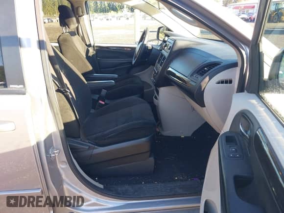 2013 Dodge Grand Caravan SE with VIN 2C4RDGBG6DR703399, listed as a IAAI auction lot 43230305 with 113,048 mi miles and . Bid and sale history available at DreamBid. Image 5.
