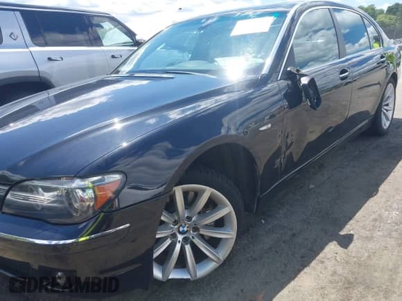 2007 BMW 7 Series 750Li z VIN WBAHN83547DT72824, wystawiony jako IAAI lot #42311684 z przebiegiem 76 696 mil mil oraz . Historia ofert i sprzedaży dostępna na DreamBid. Obrazek 6.