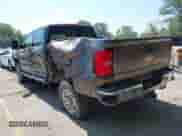 2015 Chevrolet Silverado 2500HD LTZ z VIN 1GC1KWEG8FF512327, wystawiony jako IAAI lot #43256058 z przebiegiem 251 802 mil mil oraz . Historia ofert i sprzedaży dostępna na DreamBid. Obrazek 3.