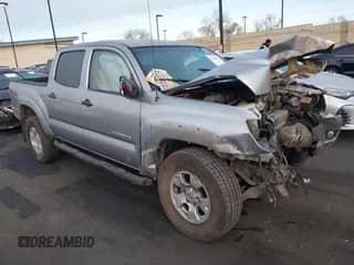 2015 Toyota Tacoma PreRunner z VIN 3TMJU4GN1FM184419, wystawiony jako IAAI lot #41102082 z przebiegiem 52 726 mil mil oraz . Historia ofert i sprzedaży dostępna na DreamBid. Obrazek 1.