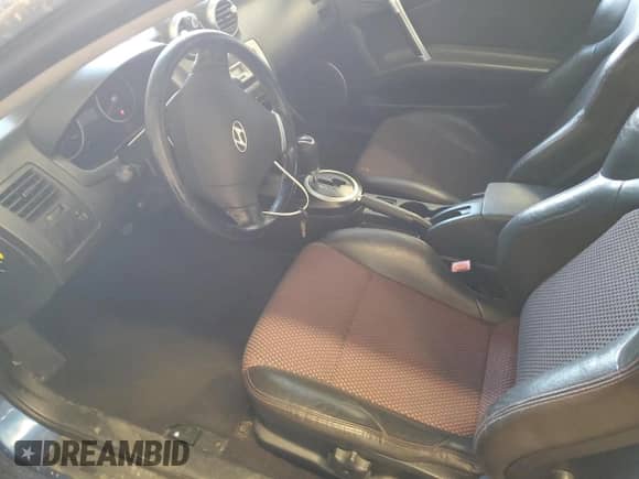 2005 Hyundai Tiburon GT с VIN KMHHN65F95U155274, выставлен на аукционе Copart как лот 46863235 с пробегом Не указан миль и Списание • Salvage title. История ставок и продаж доступна на DreamBid. Изображение 7.