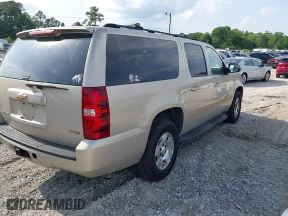 2007 Chevrolet Suburban LTZ z VIN 3GNFC16027G165110, wystawiony jako IAAI lot #42120542 z przebiegiem 270 223 mil mil oraz . Historia ofert i sprzedaży dostępna na DreamBid. Obrazek 4.