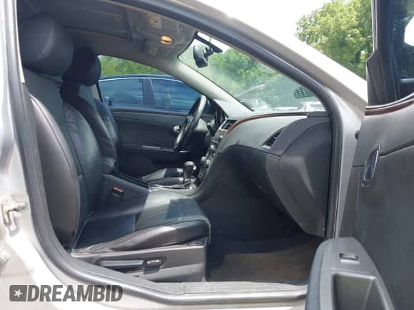 2012 Chevrolet Malibu LTZ z VIN 1G1ZG5E79CF270070, wystawiony jako IAAI lot #42496964 z przebiegiem 206 551 mil mil oraz . Historia ofert i sprzedaży dostępna na DreamBid. Obrazek 5.