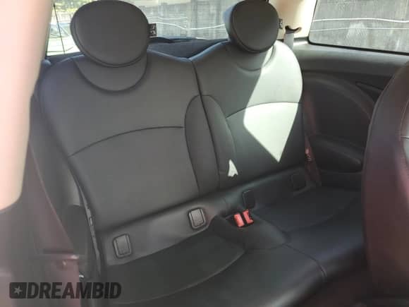 2011 MINI Hardtop S with VIN WMWSV3C58BTY11594, listed as a Copart auction lot 82583025 with 98,138 mi miles and Salvage title. Bid and sale history available at DreamBid. Image 10.