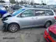 2017 Toyota Sienna XLE Auto Access Seat z VIN 5TDYZ3DC6HS809784, wystawiony jako IAAI lot #41546264 z przebiegiem 98 937 mil mil oraz . Historia ofert i sprzedaży dostępna na DreamBid. Obrazek 15.