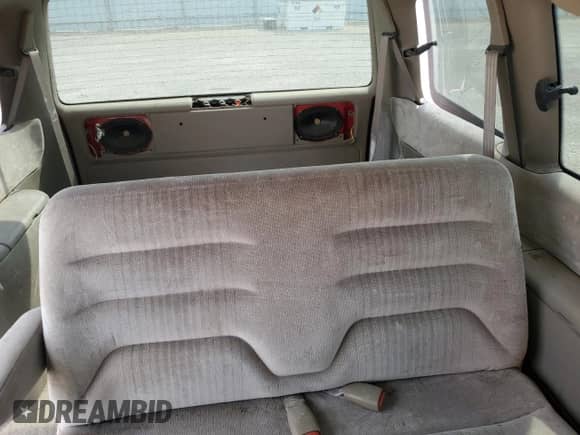1994 Dodge Caravan z VIN 2B4GH55R7RR785838, wystawiony jako Copart lot #80905325 z przebiegiem 117 160 mil mil oraz Czysty tytuł • Clean title. Historia ofert i sprzedaży dostępna na DreamBid. Obrazek 10.