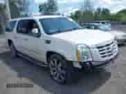 2013 Cadillac Escalade ESV Luxury с VIN 1GYS4HEF1DR228321, выставлен на аукционе IAAI как лот 42536138 с пробегом 160 957 миль миль и . История ставок и продаж доступна на DreamBid. Изображение 1.