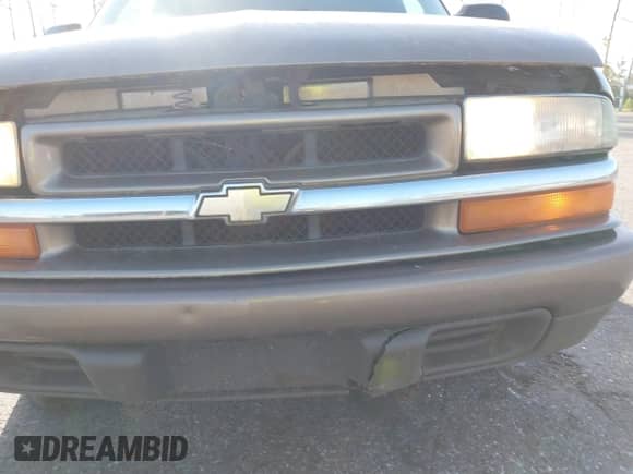 2002 Chevrolet Blazer LS с VIN 1GNCS18WX2K160391, выставлен на аукционе IAAI как лот 41731100 с пробегом 250 283 миль миль и . История ставок и продаж доступна на DreamBid. Изображение 6.