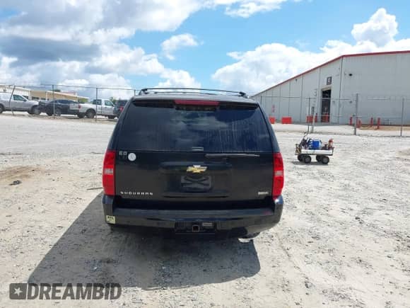 2010 Chevrolet Suburban LT z VIN 1GNUCJE08AR192831, wystawiony jako IAAI lot #42534754 z przebiegiem 165 741 mil mil oraz . Historia ofert i sprzedaży dostępna na DreamBid. Obrazek 16.