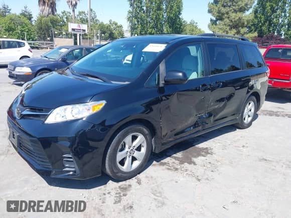 2019 Toyota Sienna LE Auto Access Seat z VIN 5TDKZ3DC0KS973786, wystawiony jako IAAI lot #42640076 z przebiegiem 45 470 mil mil oraz . Historia ofert i sprzedaży dostępna na DreamBid. Obrazek 2.