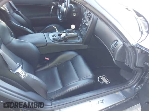 2005 Dodge Viper SRT-10 z VIN 1B3JZ65Z85V500374, wystawiony jako IAAI lot #43543522 z przebiegiem 41 503 mil mil oraz . Historia ofert i sprzedaży dostępna na DreamBid. Obrazek 5.