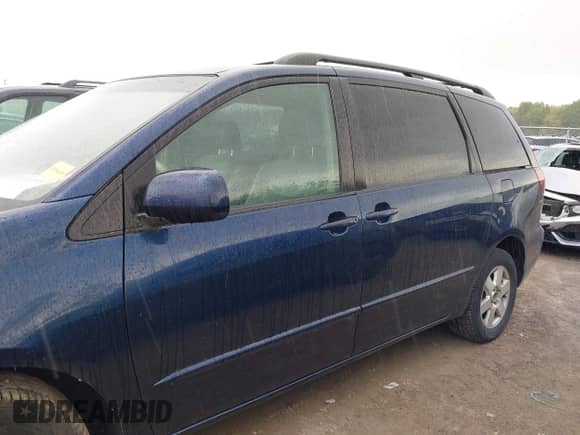 2004 Toyota Sienna XLE z VIN 5TDZA22C14S185427, wystawiony jako IAAI lot #43395802 z przebiegiem 320 989 mil mil oraz . Historia ofert i sprzedaży dostępna na DreamBid. Obrazek 15.