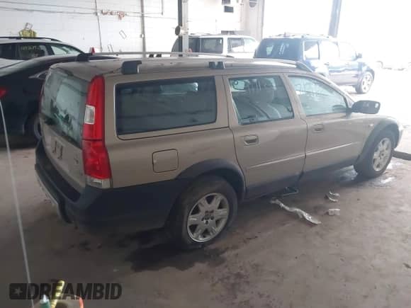 2005 Volvo XC70 with VIN YV1SZ592351176259, listed as a IAAI auction lot 42380339 with 265,581 mi miles and . Bid and sale history available at DreamBid. Image 4.
