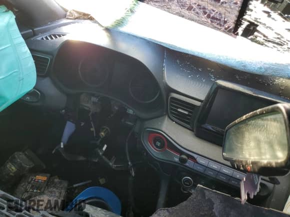 2019 Hyundai Veloster Premium z VIN KMHTG6AF4KU019091, wystawiony jako Copart lot #86581254 z przebiegiem Nie podano mil oraz Czysty tytuł • Clean title. Historia ofert i sprzedaży dostępna na DreamBid. Obrazek 9.