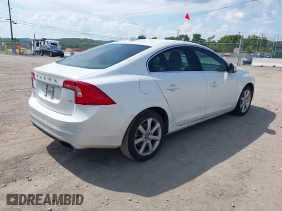 2016 Volvo S60 T5 Drive-E Premier z VIN YV126MFK3G2392567, wystawiony jako IAAI lot #42731679 z przebiegiem 91 321 mil mil oraz . Historia ofert i sprzedaży dostępna na DreamBid. Obrazek 4.
