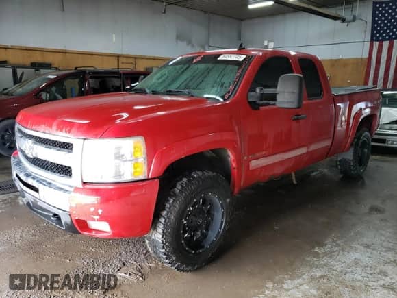 2007 Chevrolet Silverado 1500 with VIN 2GCFK19Y671703720, listed as a Copart auction lot 84562745 with 220,005 mi miles and Clean title. Bid and sale history available at DreamBid. Image 1.