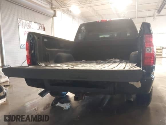2011 Chevrolet Silverado 1500 LS z VIN 3GCPKREA6BG379230, wystawiony jako IAAI lot #41383308 z przebiegiem 322 050 mil mil oraz . Historia ofert i sprzedaży dostępna na DreamBid. Obrazek 17.