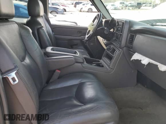 2006 Chevrolet Silverado 3500 SRW Wrk Trk с VIN 1GCHK33D06F214876, выставлен на аукционе Copart как лот 50766335 с пробегом 189 282 миль миль и Списание • Salvage title. История ставок и продаж доступна на DreamBid. Изображение 7.