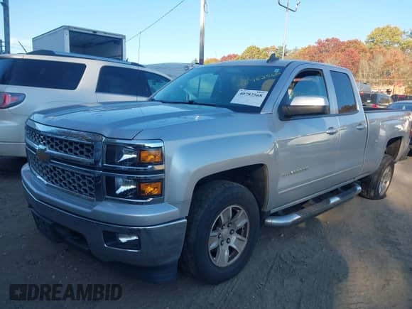 2015 Chevrolet Silverado 1500 LT z VIN 1GCVKREC8FZ415689, wystawiony jako IAAI lot #40782568 z przebiegiem 111 261 mil mil oraz . Historia ofert i sprzedaży dostępna na DreamBid. Obrazek 17.