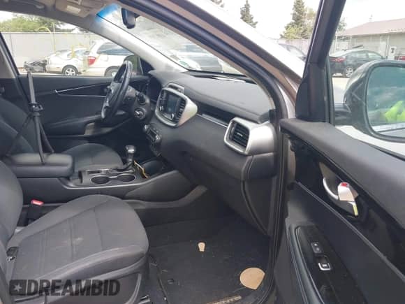 2019 Kia Sorento LX z VIN 5XYPGDA36KG547216, wystawiony jako IAAI lot #43092305 z przebiegiem 162 976 mil mil oraz . Historia ofert i sprzedaży dostępna na DreamBid. Obrazek 5.