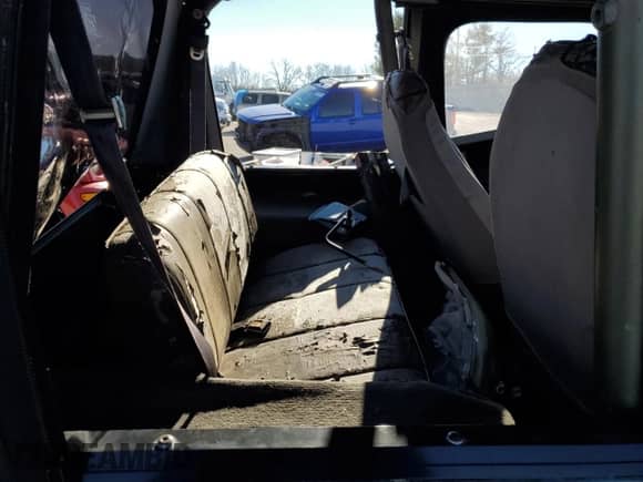 1992 Jeep Wrangler z VIN 2J4FY19P8NJ537200, wystawiony jako Copart lot #80130024 z przebiegiem 105 721 mil mil oraz Szkoda całkowita • Salvage title. Historia ofert i sprzedaży dostępna na DreamBid. Obrazek 10.