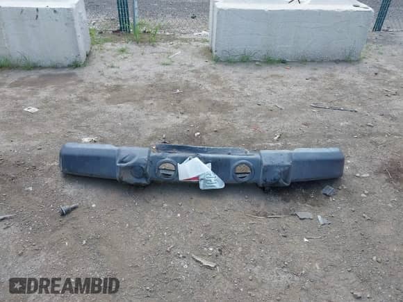 2007 Jeep Wrangler Unlimited Sahara z VIN 1J4GA591X7L117415, wystawiony jako IAAI lot #42509979 z przebiegiem 96 192 mil mil oraz . Historia ofert i sprzedaży dostępna na DreamBid. Obrazek 18.