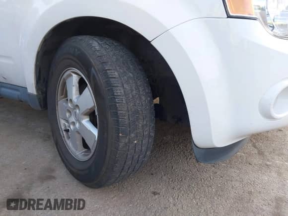 2011 Ford Escape XLT z VIN 1FMCU9D79BKB98805, wystawiony jako IAAI lot #43465667 z przebiegiem 184 475 mil mil oraz . Historia ofert i sprzedaży dostępna na DreamBid. Obrazek 12.