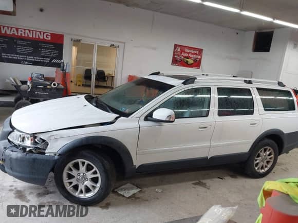 2007 Volvo XC70 with VIN YV4SZ592171255712, listed as a IAAI auction lot 42517996 with 220,951 mi miles and . Bid and sale history available at DreamBid. Image 14.