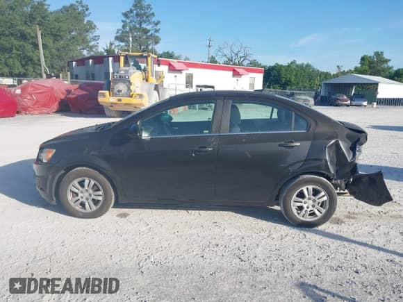 2014 Chevrolet Sonic LT z VIN 1G1JC5SH4E4131243, wystawiony jako IAAI lot #42176504 z przebiegiem 211 438 mil mil oraz . Historia ofert i sprzedaży dostępna na DreamBid. Obrazek 14.