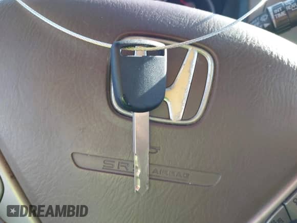 2006 Honda Pilot EX z VIN 5FNYF18416B002655, wystawiony jako IAAI lot #43407605 z przebiegiem 325 717 mil mil oraz . Historia ofert i sprzedaży dostępna na DreamBid. Obrazek 11.