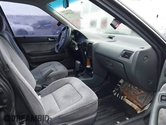 1990 Honda Accord LX z VIN JHMCB7658LC087442, wystawiony jako IAAI lot #41237681 z przebiegiem 215 972 mil mil oraz . Historia ofert i sprzedaży dostępna na DreamBid. Obrazek 5.