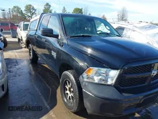 2019 Ram 1500 Express z VIN 1C6RR7FG8KS682473, wystawiony jako IAAI lot #41567148 z przebiegiem 118 608 mil mil oraz . Historia ofert i sprzedaży dostępna na DreamBid. Obrazek 1.