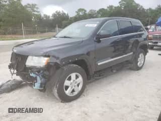 2012 Jeep Grand Cherokee Laredo z VIN 1C4RJEAG8CC229445, wystawiony jako Copart lot #82411545 z przebiegiem 111 210 mil mil oraz Szkoda całkowita • Salvage title. Historia ofert i sprzedaży dostępna na DreamBid. Obrazek 1.