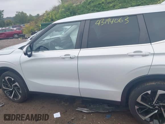 2022 Mitsubishi Outlander SE с VIN JA4J4UA83NZ010233, выставлен на аукционе IAAI как лот 43194063 с пробегом 42 339 миль миль и . История ставок и продаж доступна на DreamBid. Изображение 14.