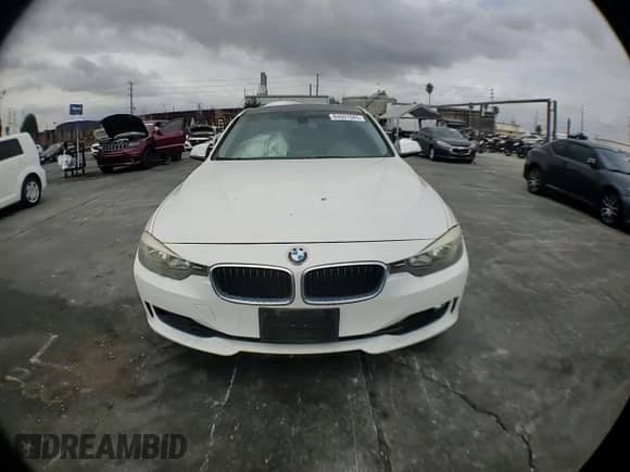 2012 BMW 3 Series 328i с VIN WBA3A5G55CNP18091, выставлен на аукционе Copart как лот 84557665 с пробегом 84 483 миль миль и Списание • Salvage title. История ставок и продаж доступна на DreamBid. Изображение 14.