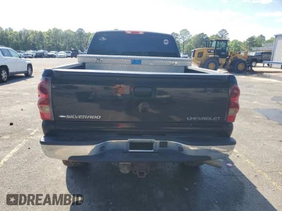 2007 Chevrolet Silverado 2500HD LT1 z VIN 1GCHK23D77F148502, wystawiony jako Copart lot #52287595 z przebiegiem 228 578 mil mil oraz Szkoda całkowita • Salvage title. Historia ofert i sprzedaży dostępna na DreamBid. Obrazek 6.