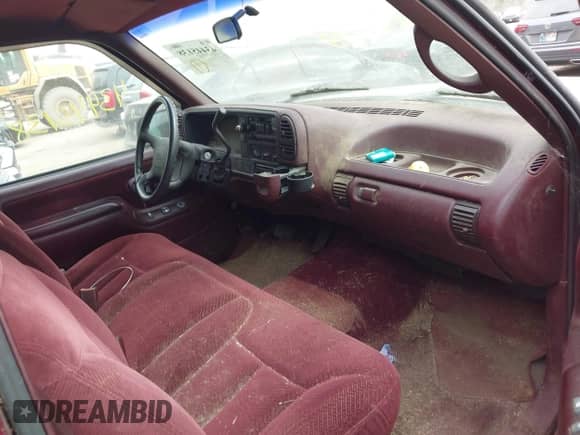 1996 GMC Sierra 1500 with VIN 1GTEC14R3TE521264, listed as a IAAI auction lot 43445138 with 104,184 mi miles and . Bid and sale history available at DreamBid. Image 5.