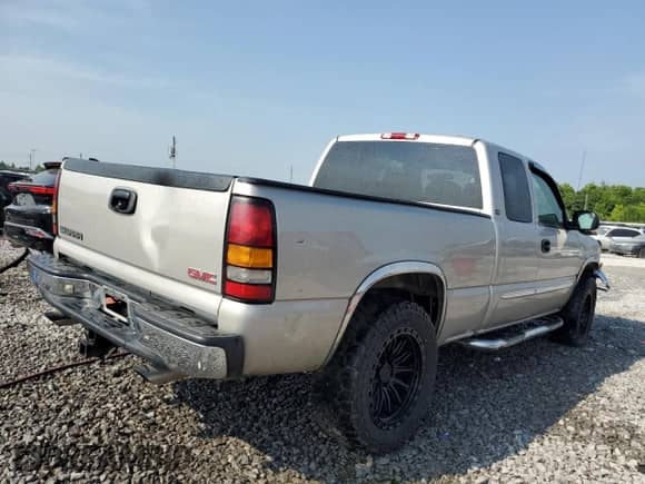 2004 GMC Sierra 1500 SLE with VIN 2GTEC19T741373918, listed as a Copart auction lot 62213035 with 89,402 mi miles and Salvage title. Bid and sale history available at DreamBid. Image 3.