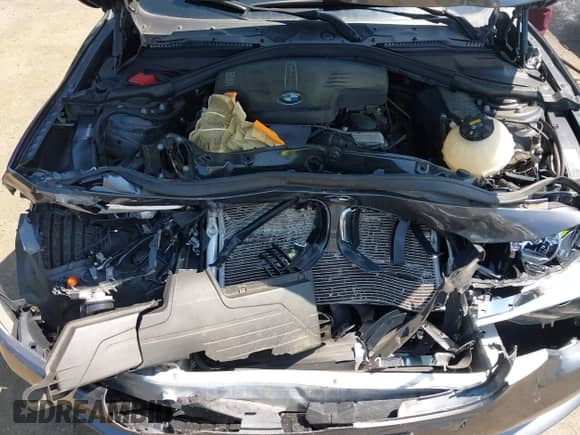 2016 BMW 3 Series 320i xDrive z VIN WBA8A3C52GK689284, wystawiony jako IAAI lot #42545512 z przebiegiem 61 174 mil mil oraz . Historia ofert i sprzedaży dostępna na DreamBid. Obrazek 10.