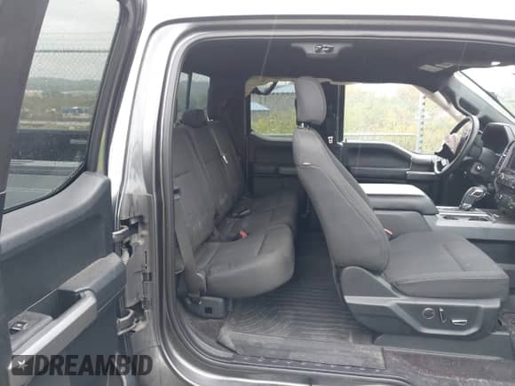 2016 Ford F-150 XLT z VIN 1FTFX1EG1GFD36961, wystawiony jako IAAI lot #43403194 z przebiegiem 99 987 mil mil oraz . Historia ofert i sprzedaży dostępna na DreamBid. Obrazek 8.