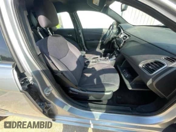 2013 Chrysler 200 Touring с VIN 1C3CCBBB8DN542314, выставлен на аукционе Copart как лот 86319115 с пробегом Не указан миль и Чистый • Clean title. История ставок и продаж доступна на DreamBid. Изображение 5.