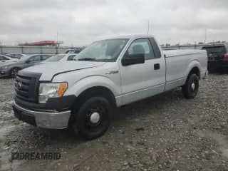 2010 Ford F-150 XL z VIN 1FTMF1CW3AKE38619, wystawiony jako Copart lot #90725855 z przebiegiem 51 071 mil mil oraz Czysty tytuł • Clean title. Historia ofert i sprzedaży dostępna na DreamBid. Obrazek 1.